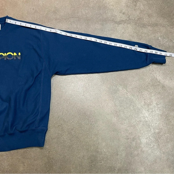 Vintage 90s Champion Reverse Weave Crewneck Distressed Sweatshirt - Picture 6 of 9